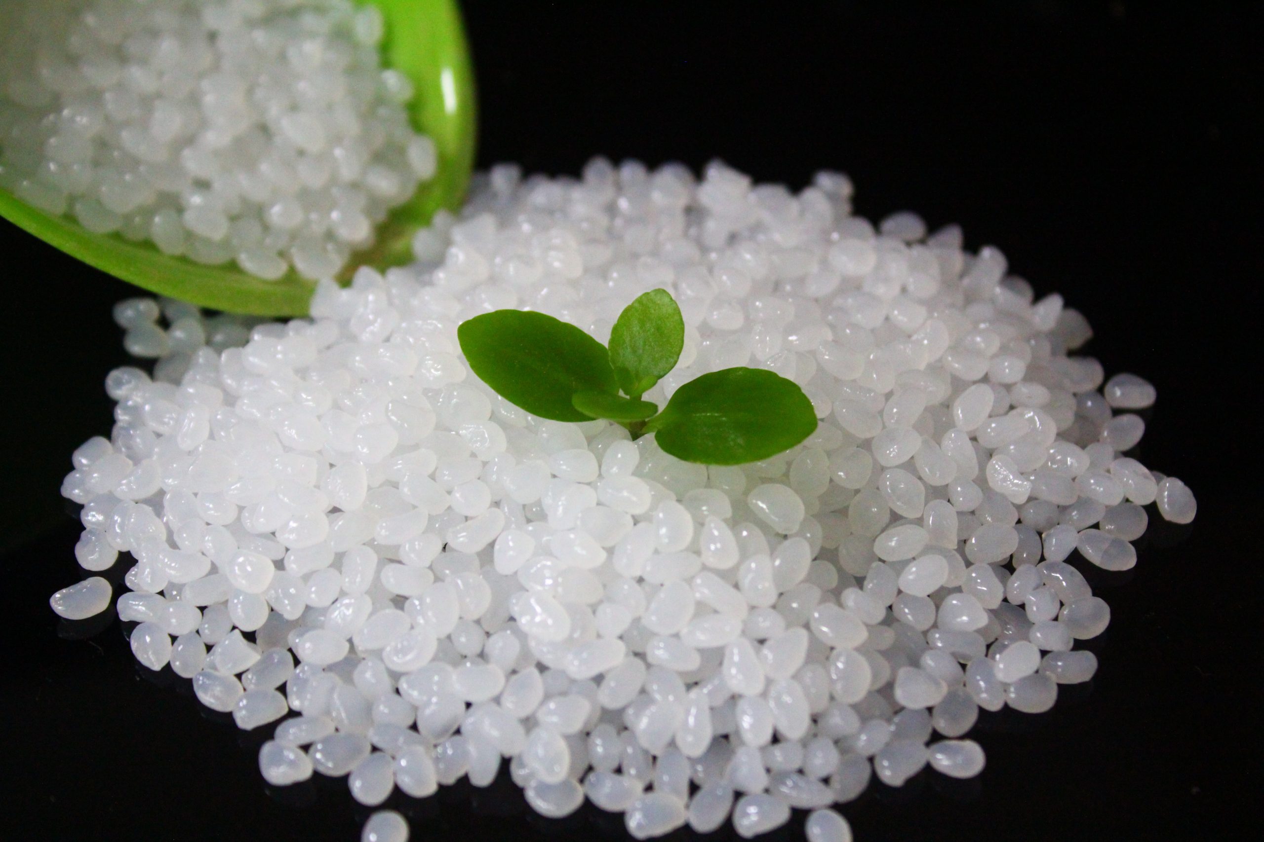 Solutions to the problem of easy damage to hot melt adhesive layers