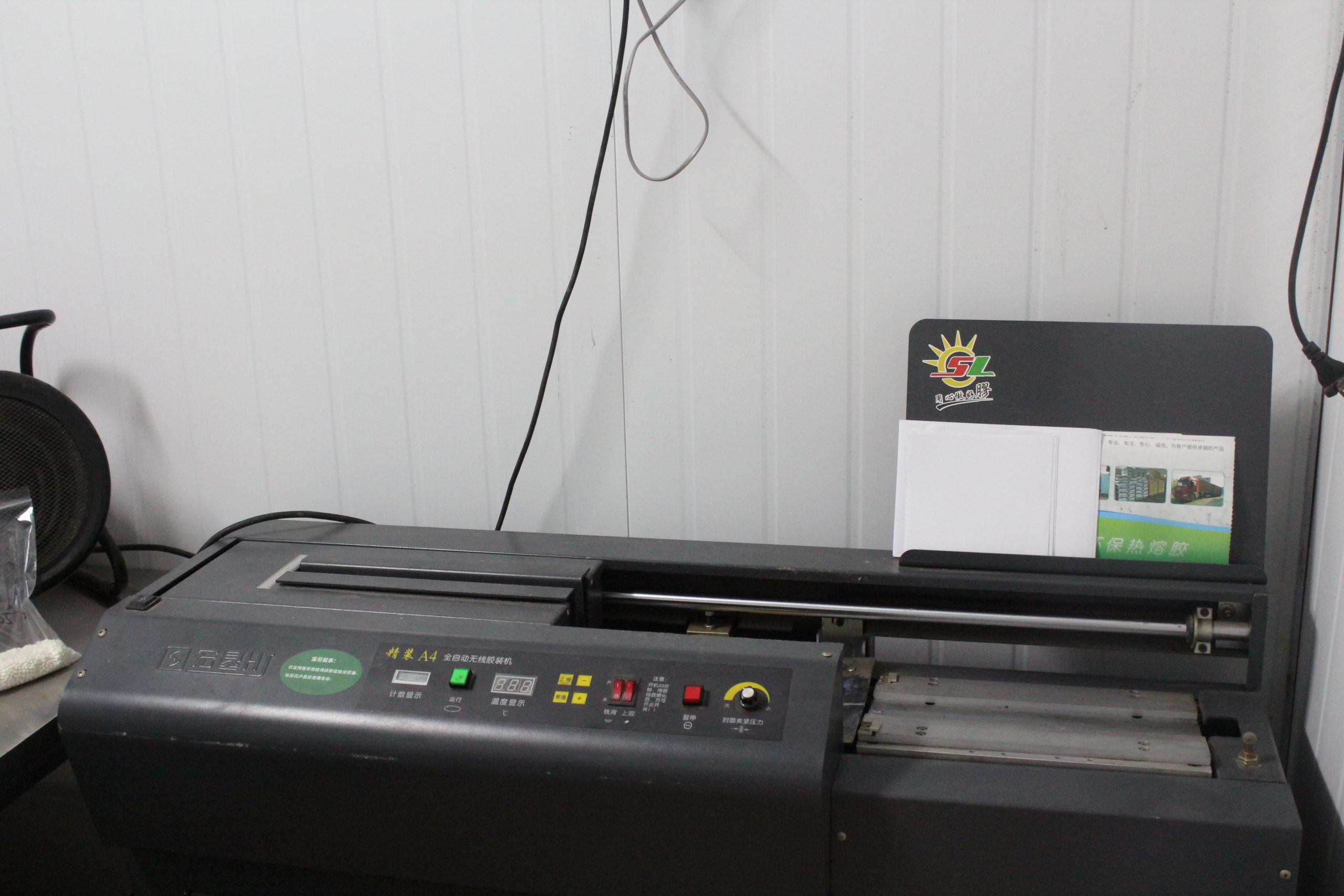 What are the applications, uses, and advantages of hot melt adhesive?