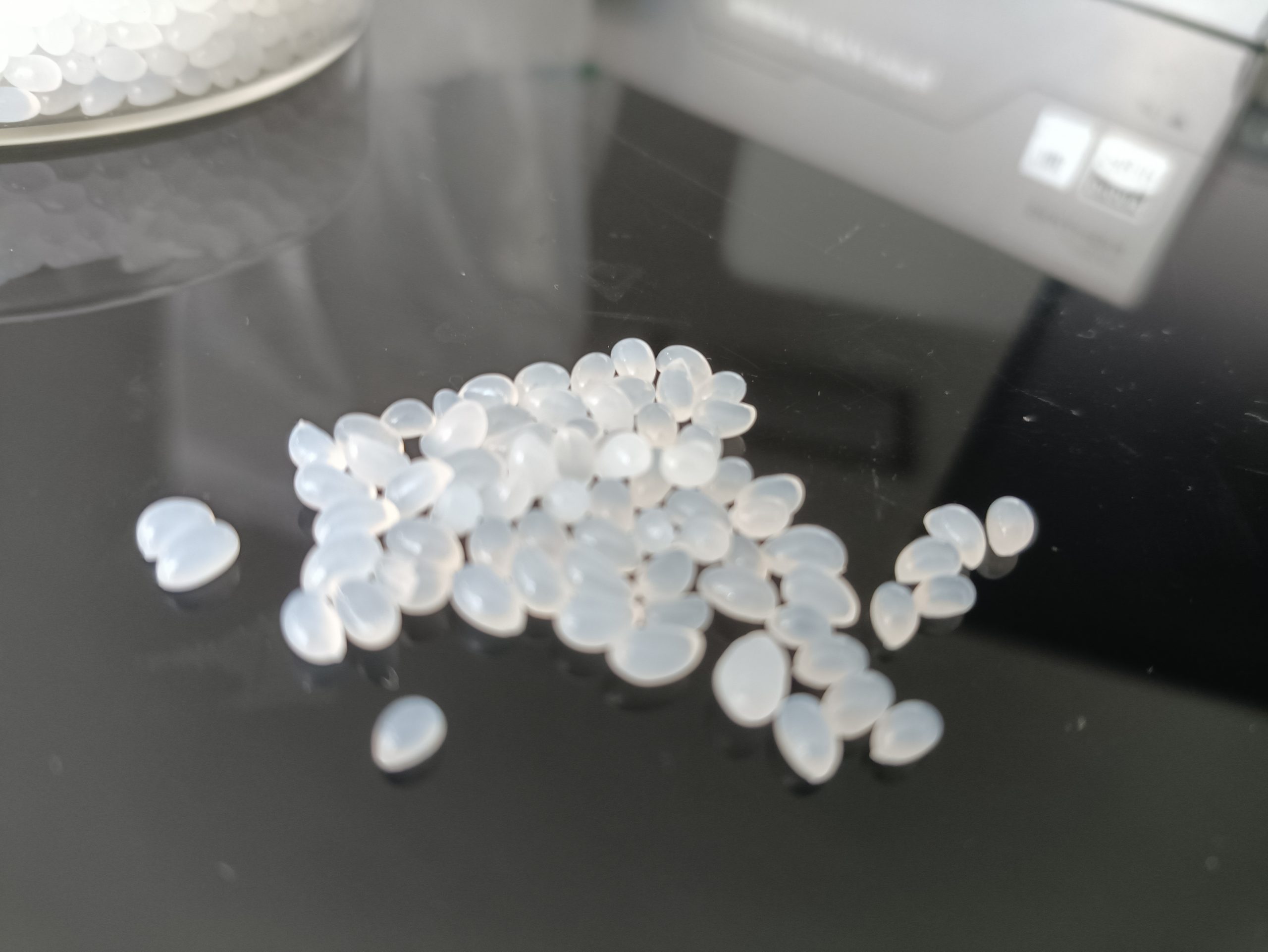 How to choose the appropriate hot melt adhesive particles for your application?